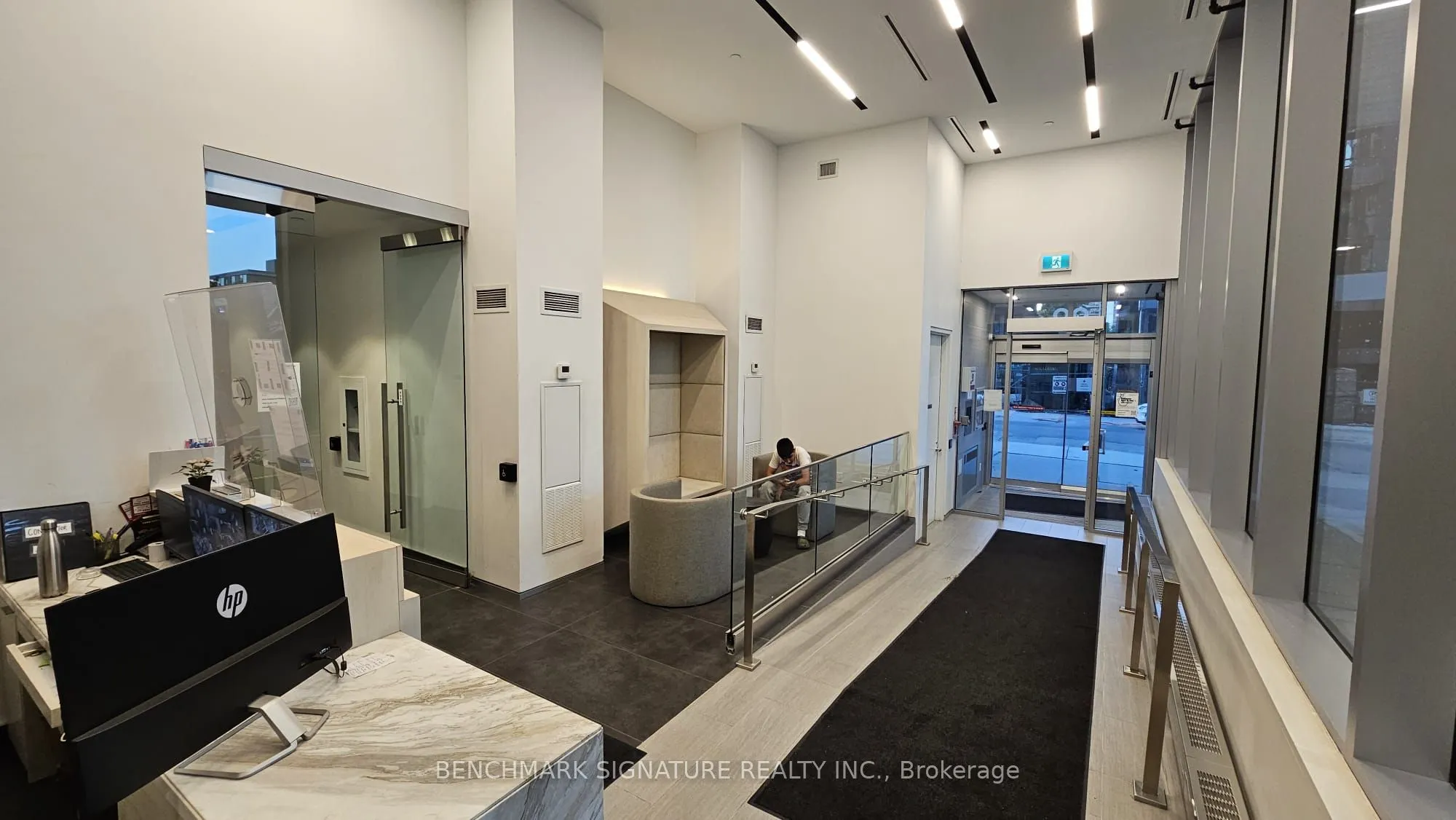 99 Broadway Avenue, #2810