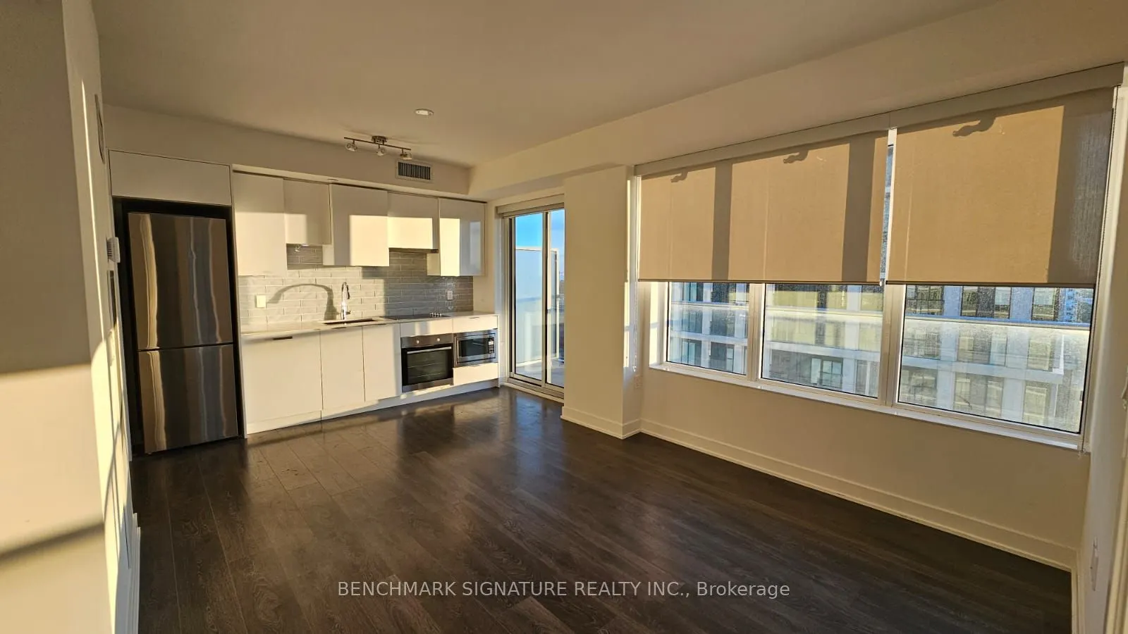 99 Broadway Avenue, #2810