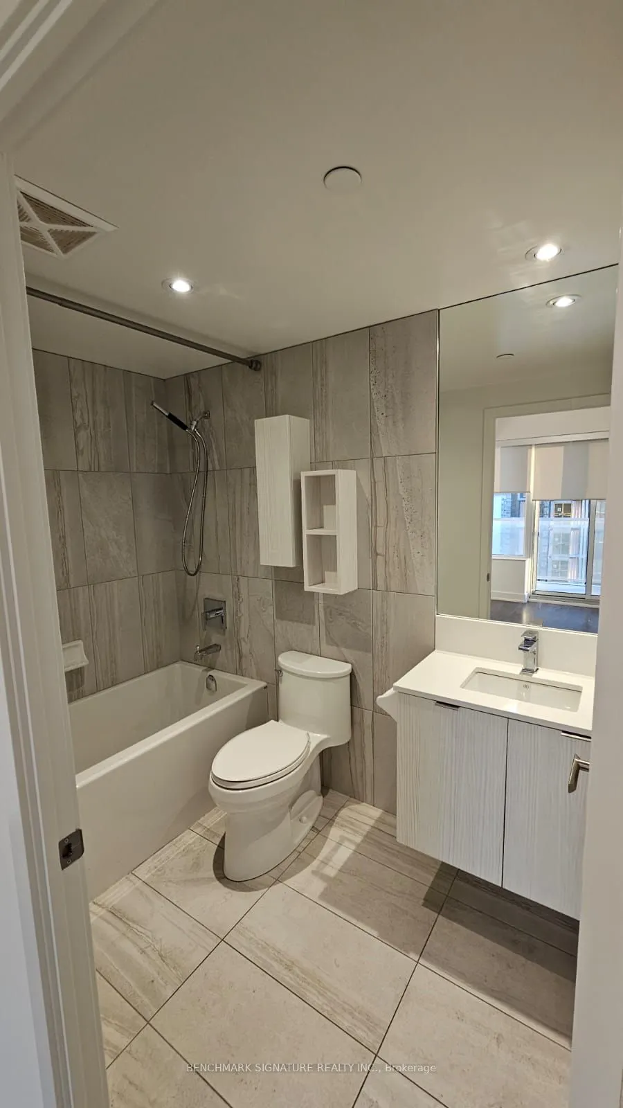 99 Broadway Avenue, #2810