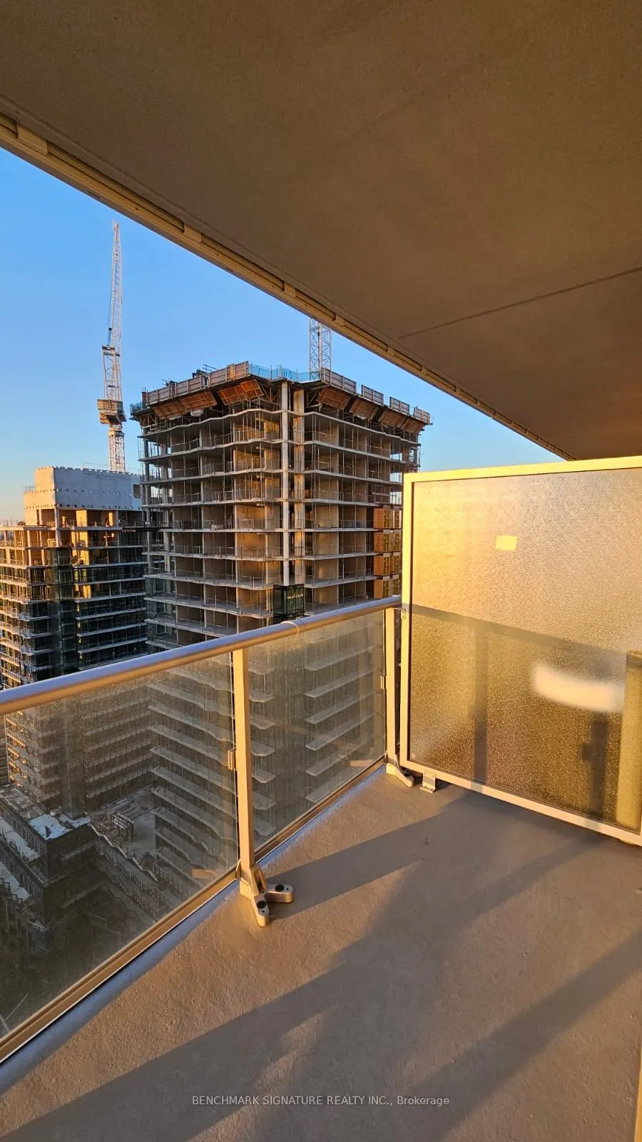 99 Broadway Avenue, #2810