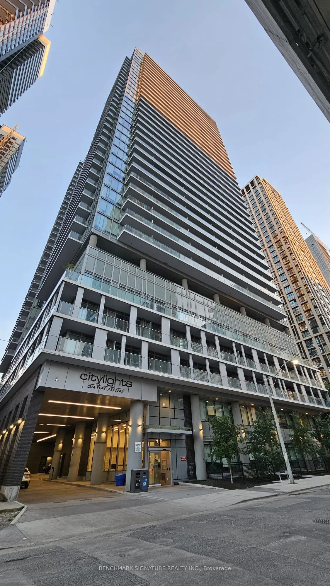 99 Broadway Avenue, #2810