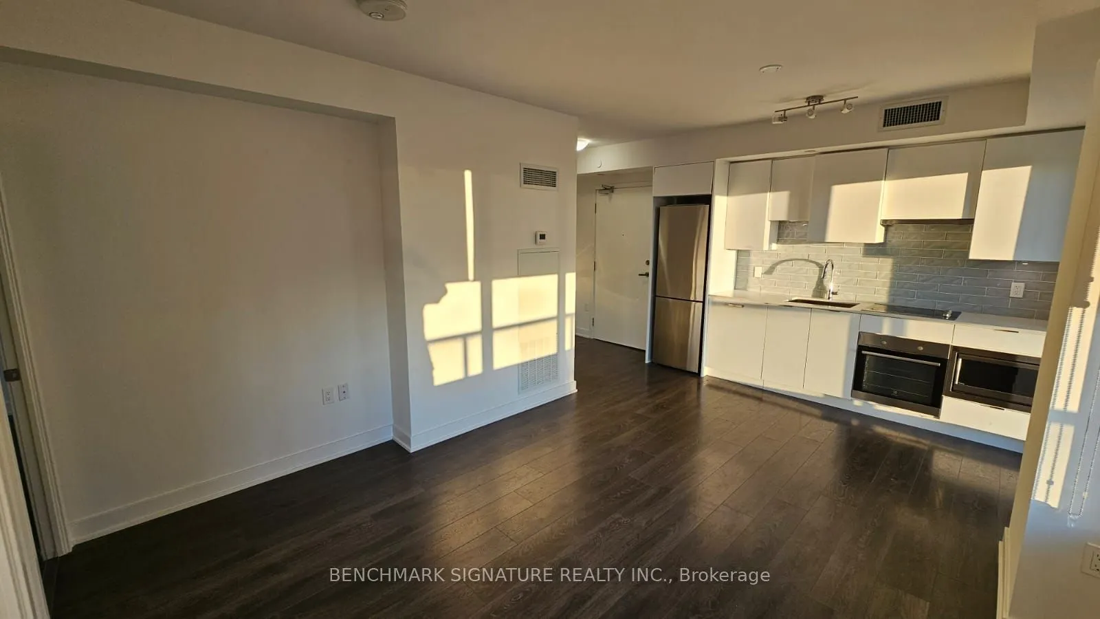 99 Broadway Avenue, #2810