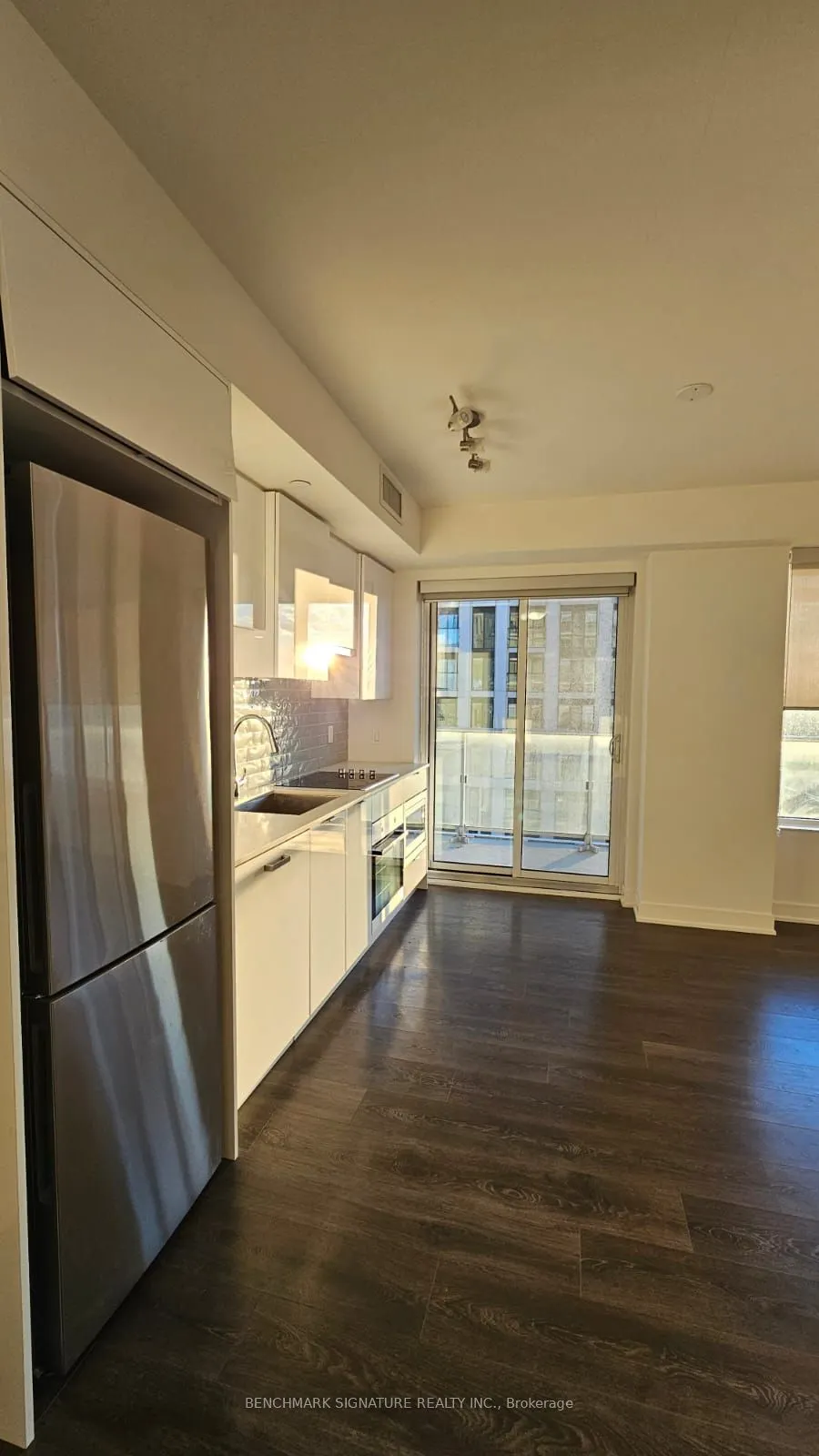 99 Broadway Avenue, #2810