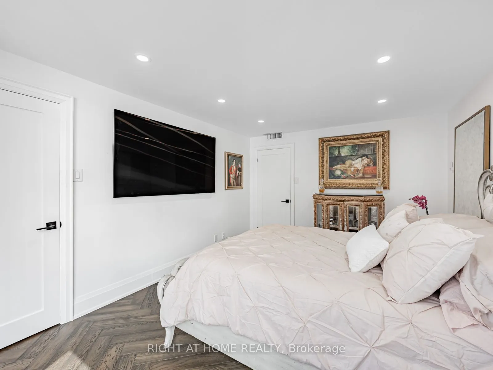 1166 Bay Street, #401