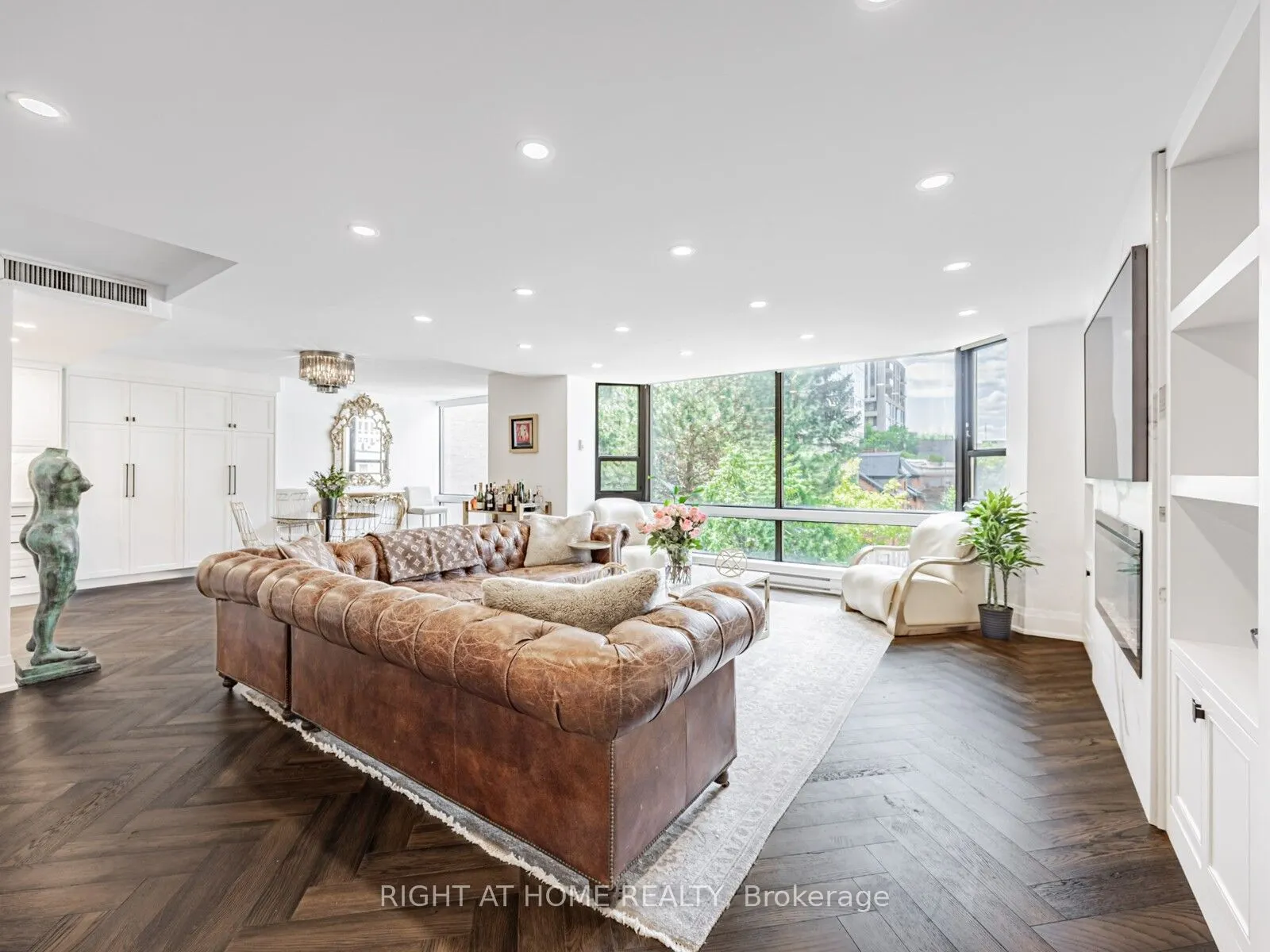 1166 Bay Street, #401