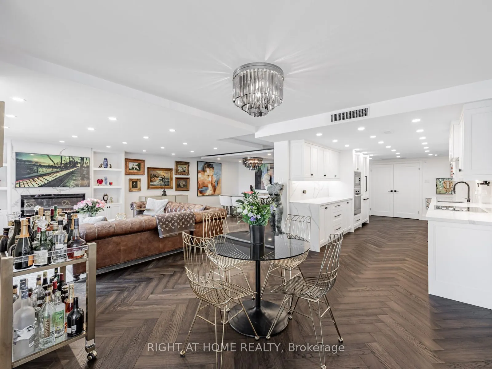 1166 Bay Street, #401