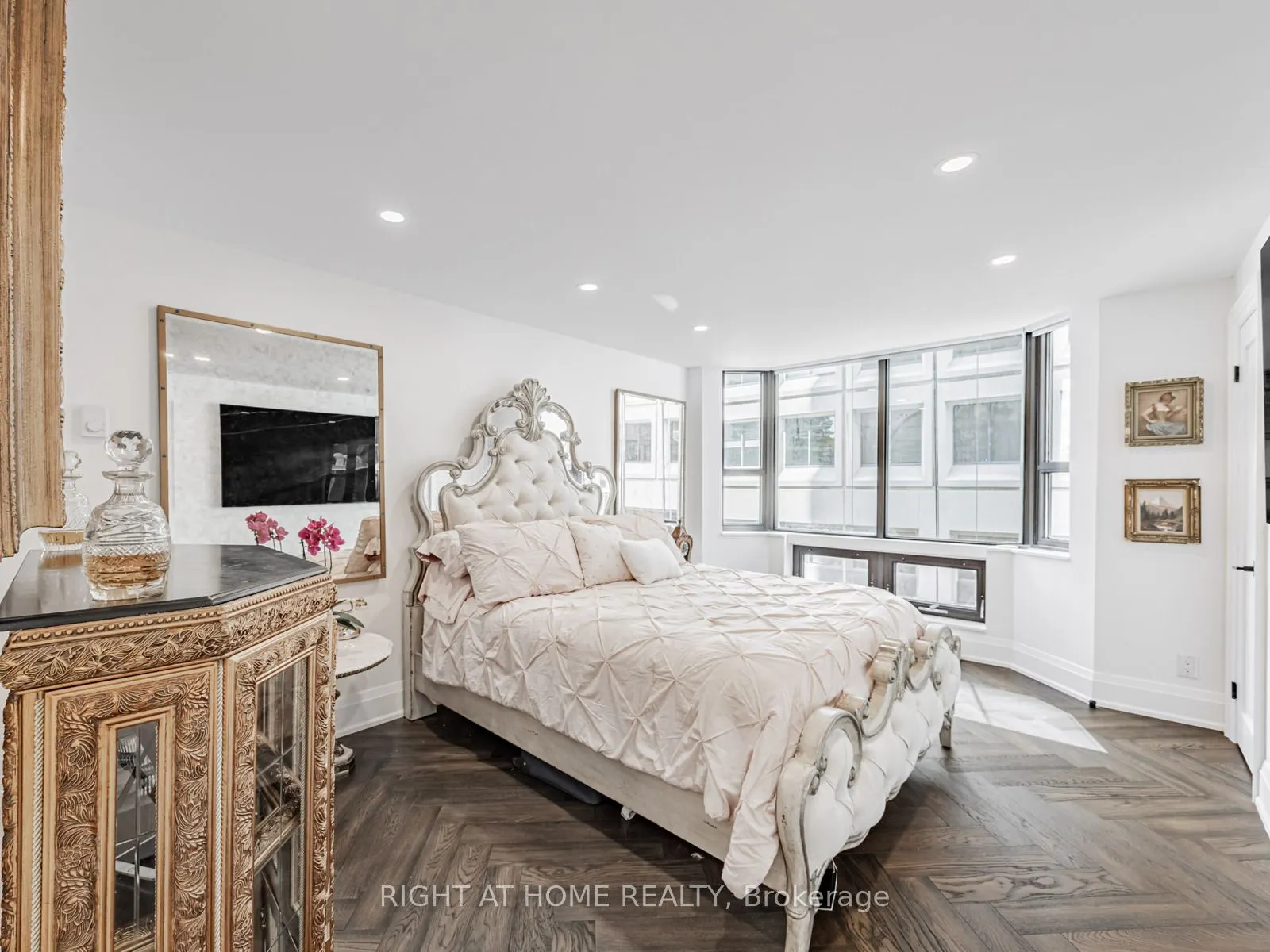 1166 Bay Street, #401