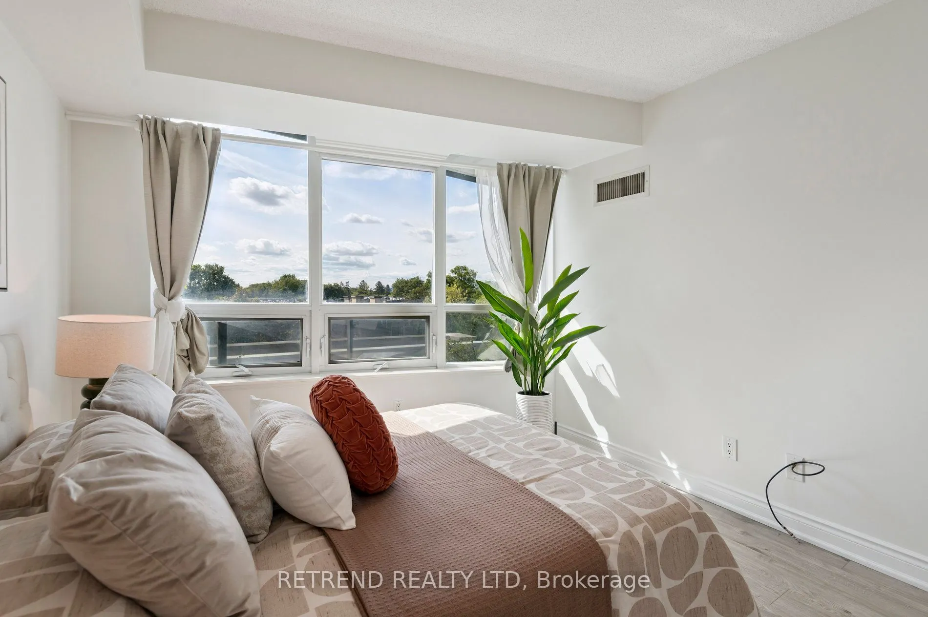 15 Greenview Avenue, #411