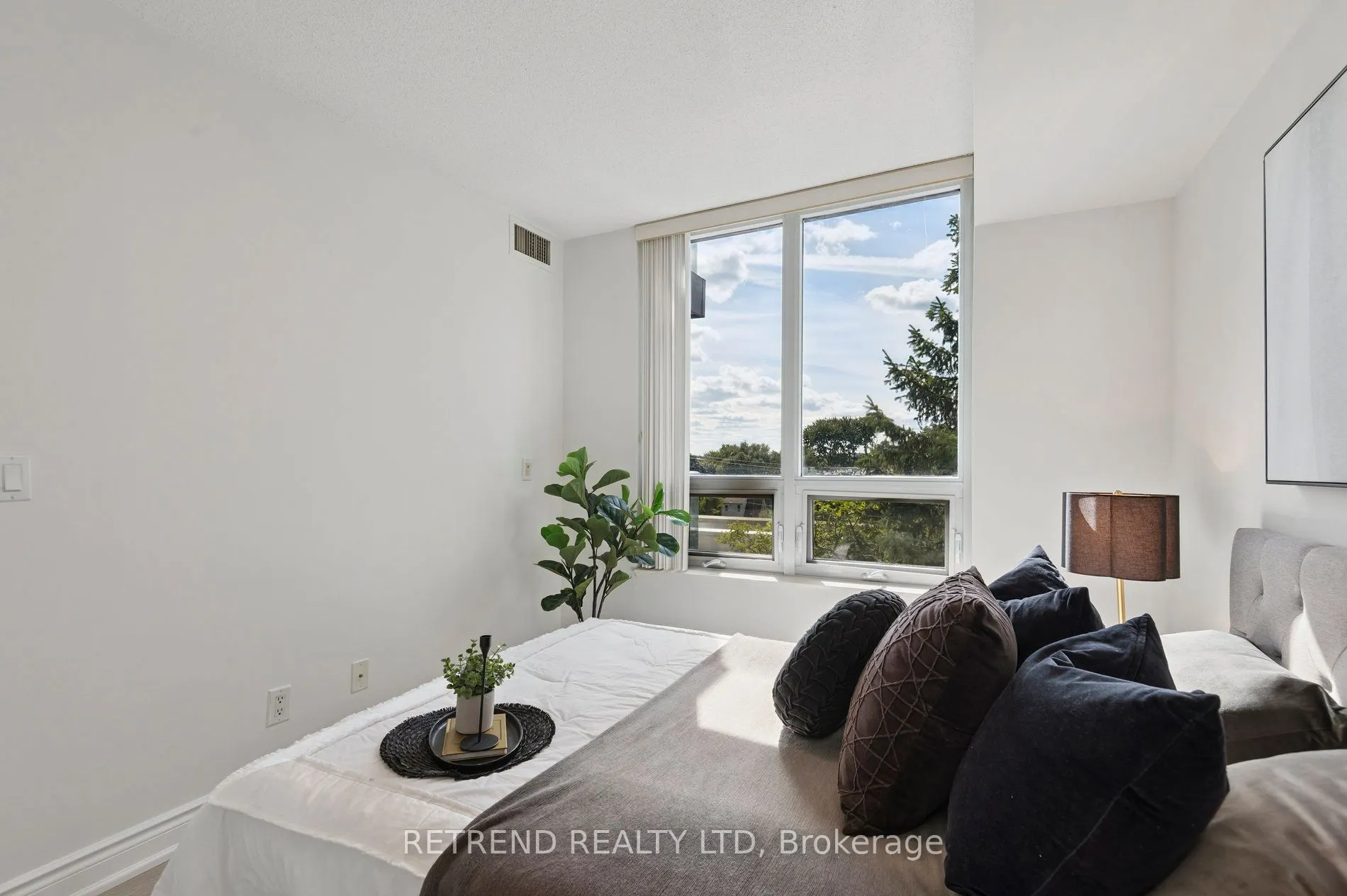 15 Greenview Avenue, #411