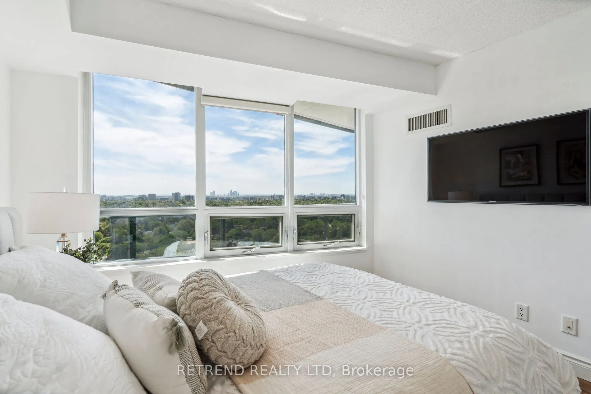 15 Greenview Avenue, #2111
