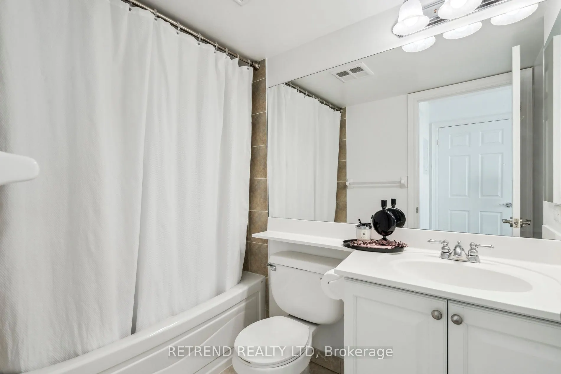 15 Greenview Avenue, #2111