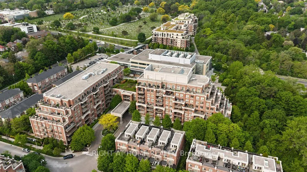 20 Burkebrook Place, #216
