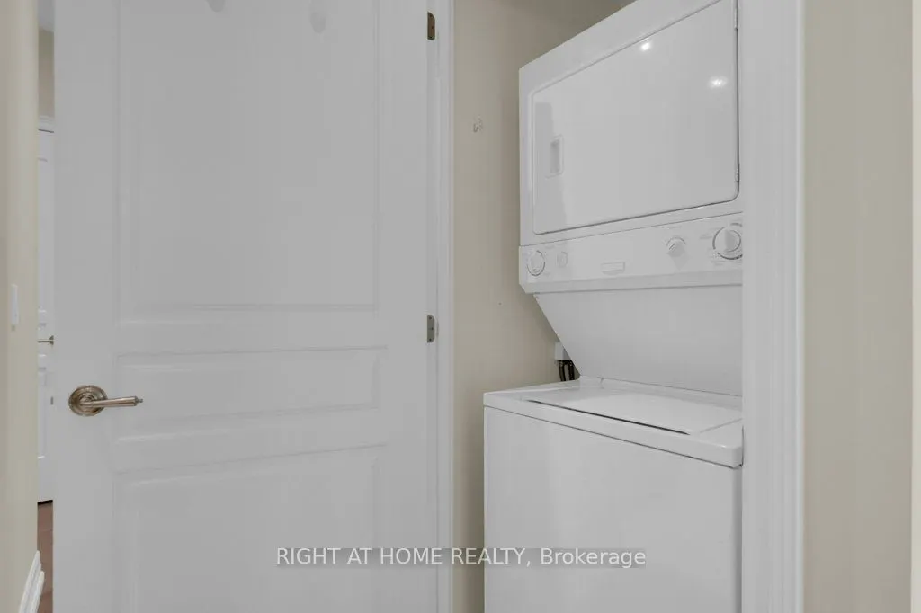 20 Burkebrook Place, #216