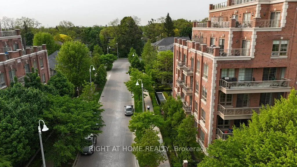 20 Burkebrook Place, #216