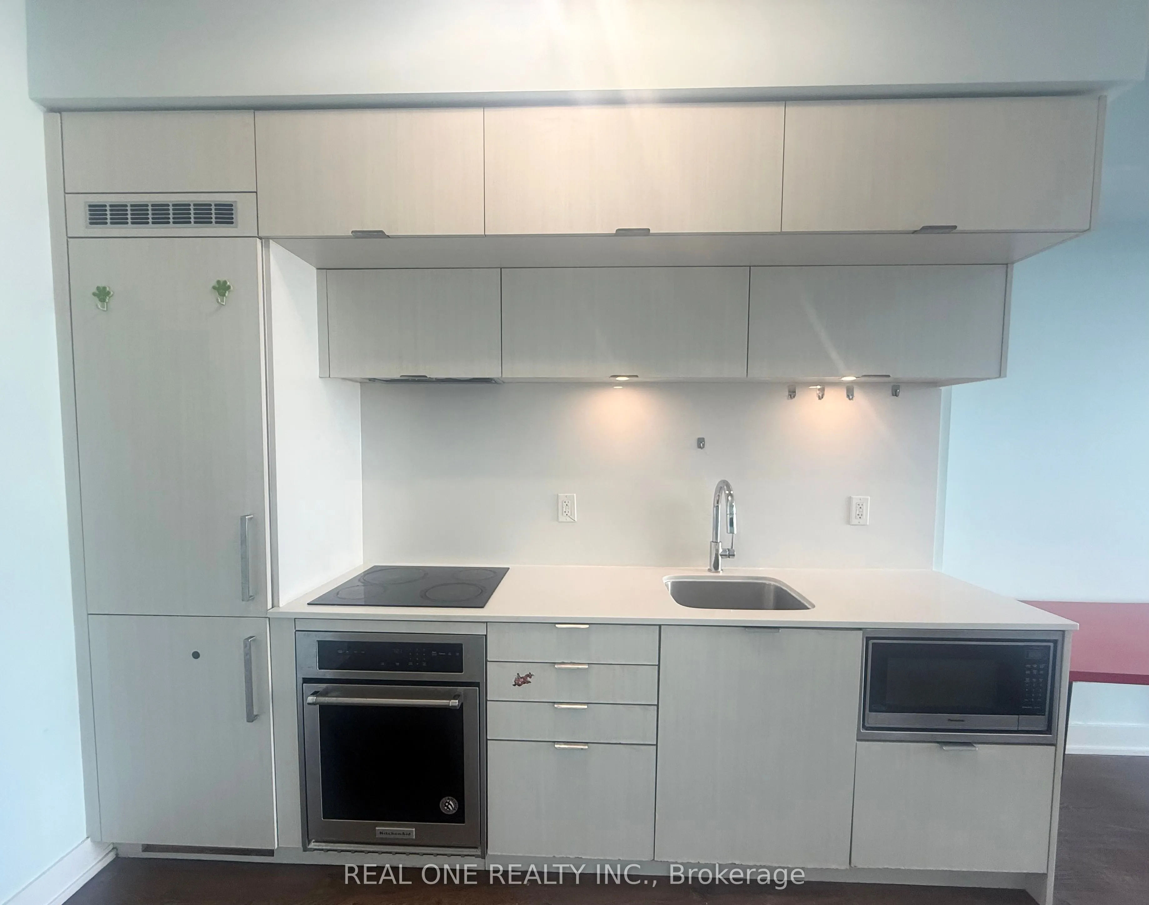 80 Vanauley Street, #610