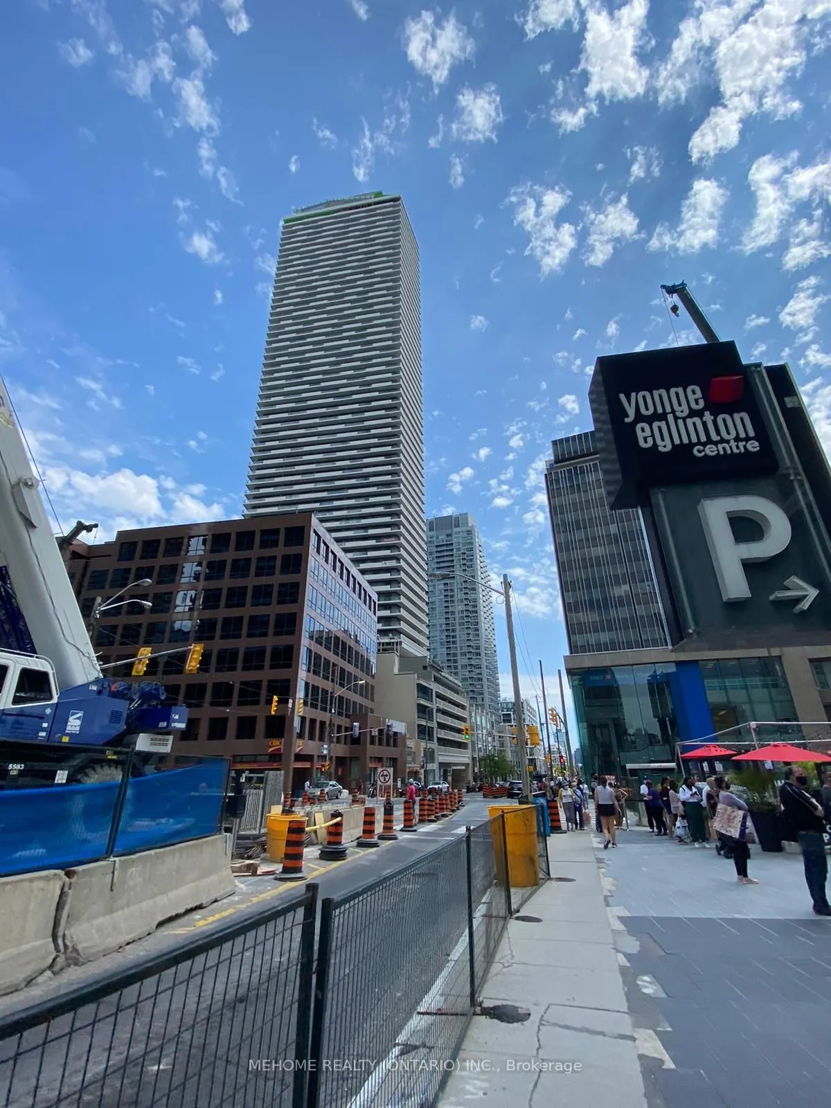 2221 Yonge Street, #806