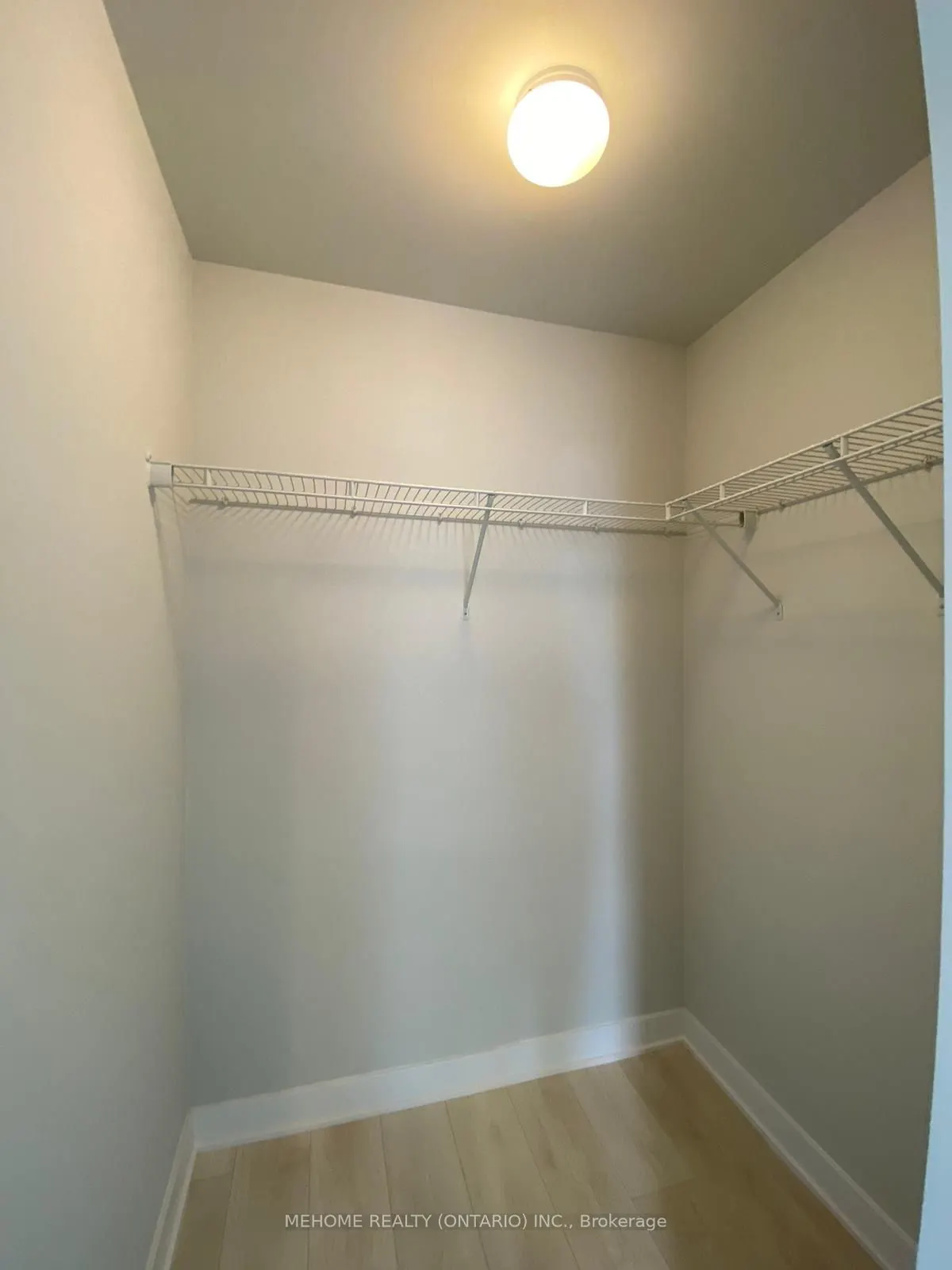2221 Yonge Street, #806