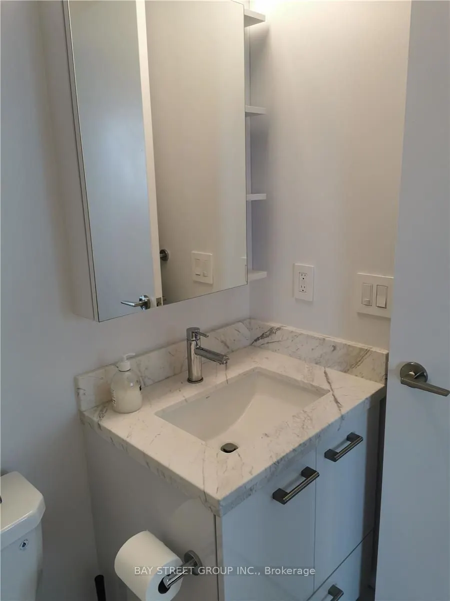 2221 Yonge Street, #2705