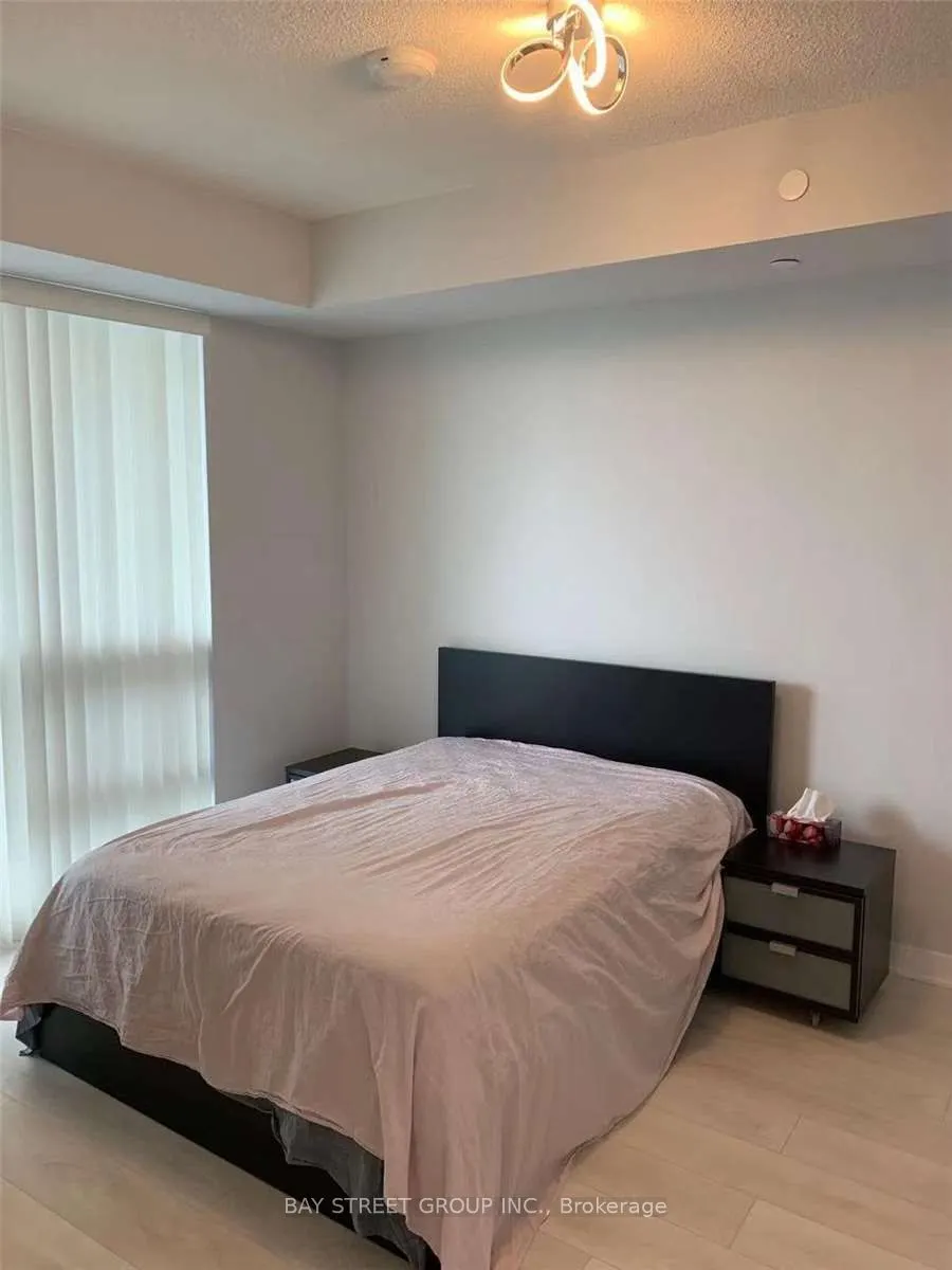 2221 Yonge Street, #2705