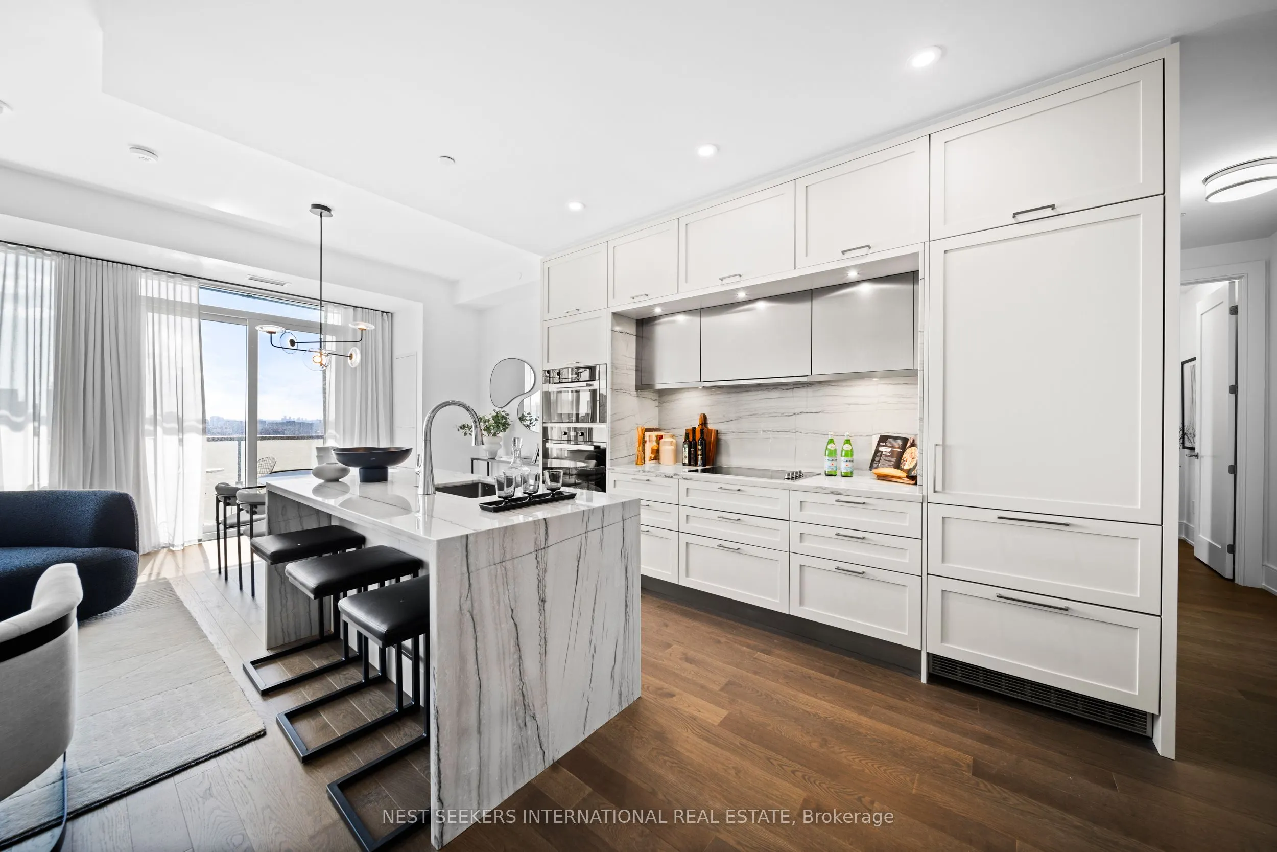 480 Front Street W, #PH2