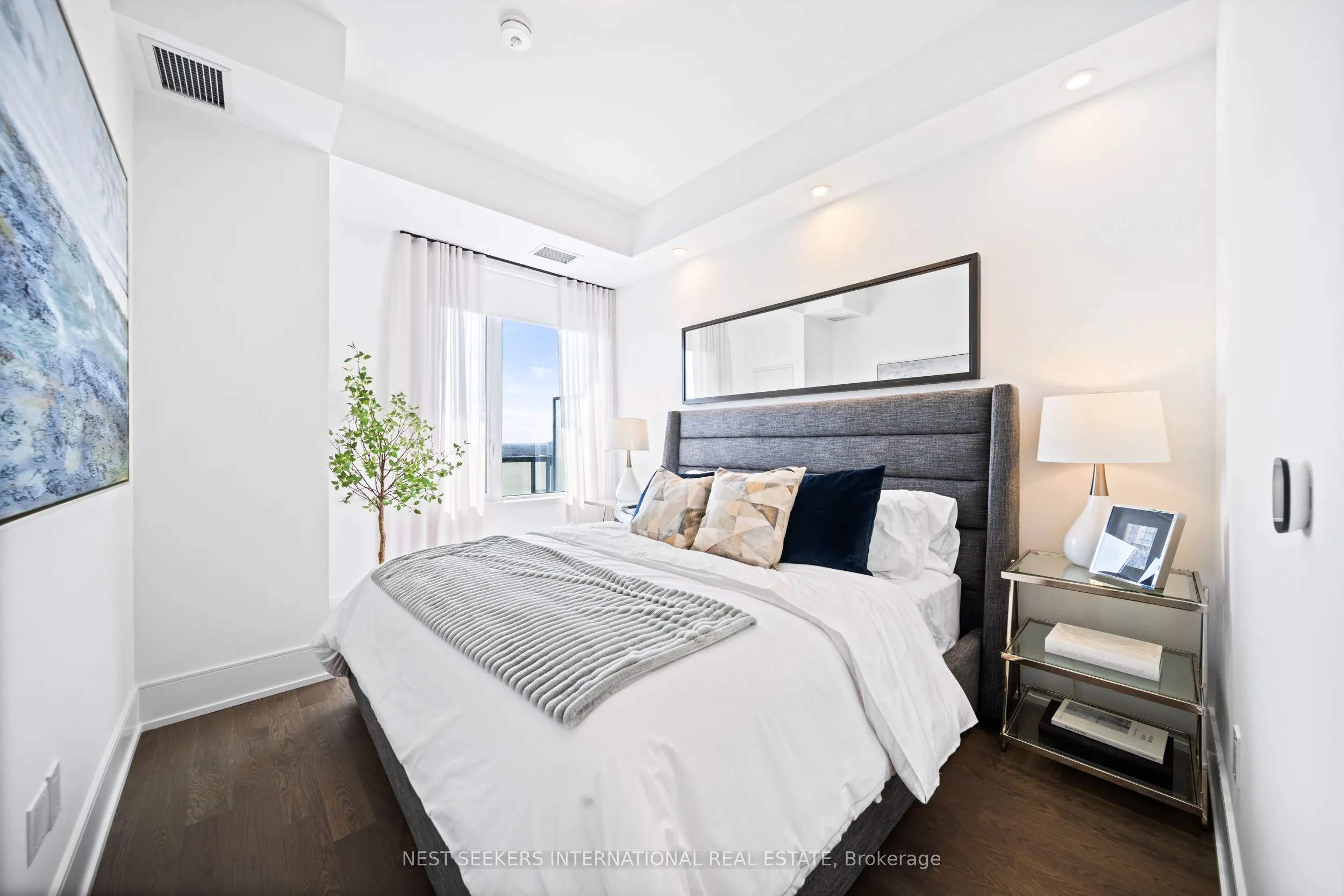 480 Front Street W, #PH2