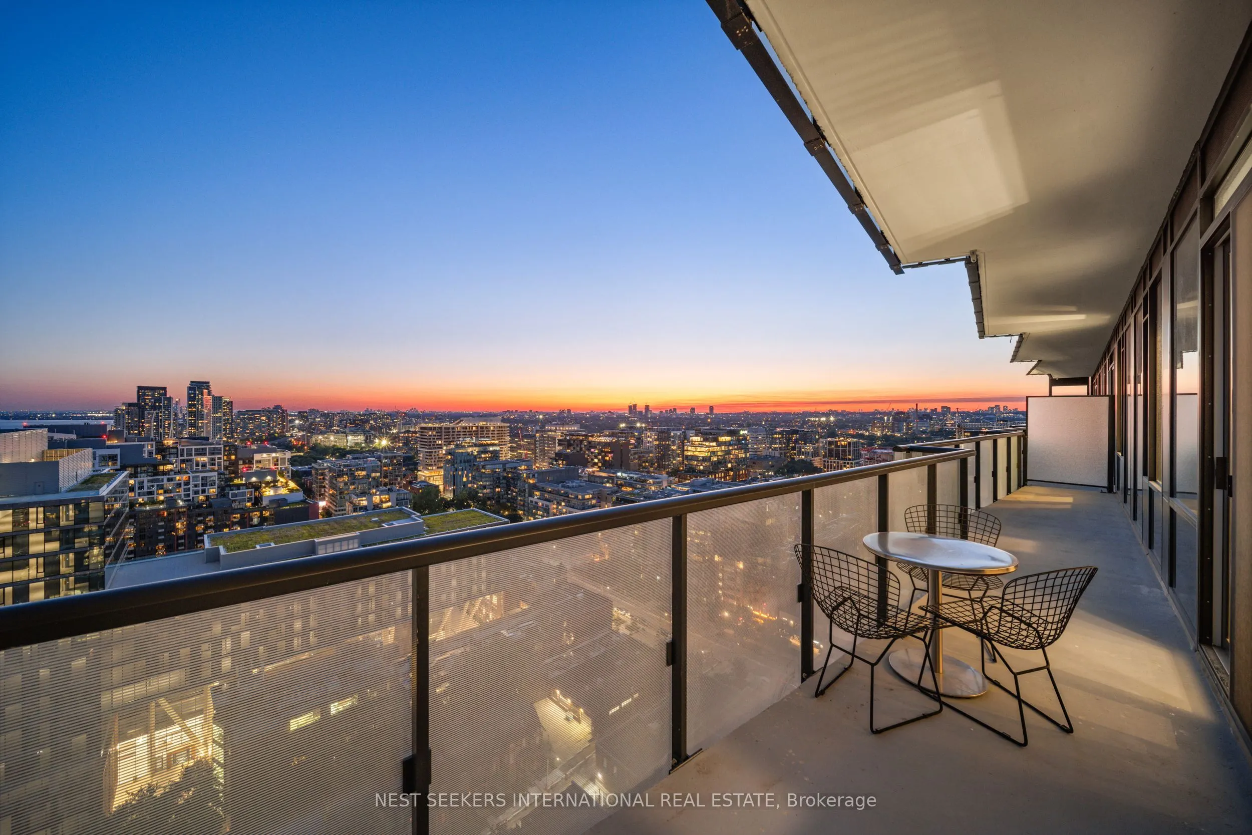 480 Front Street W, #PH2