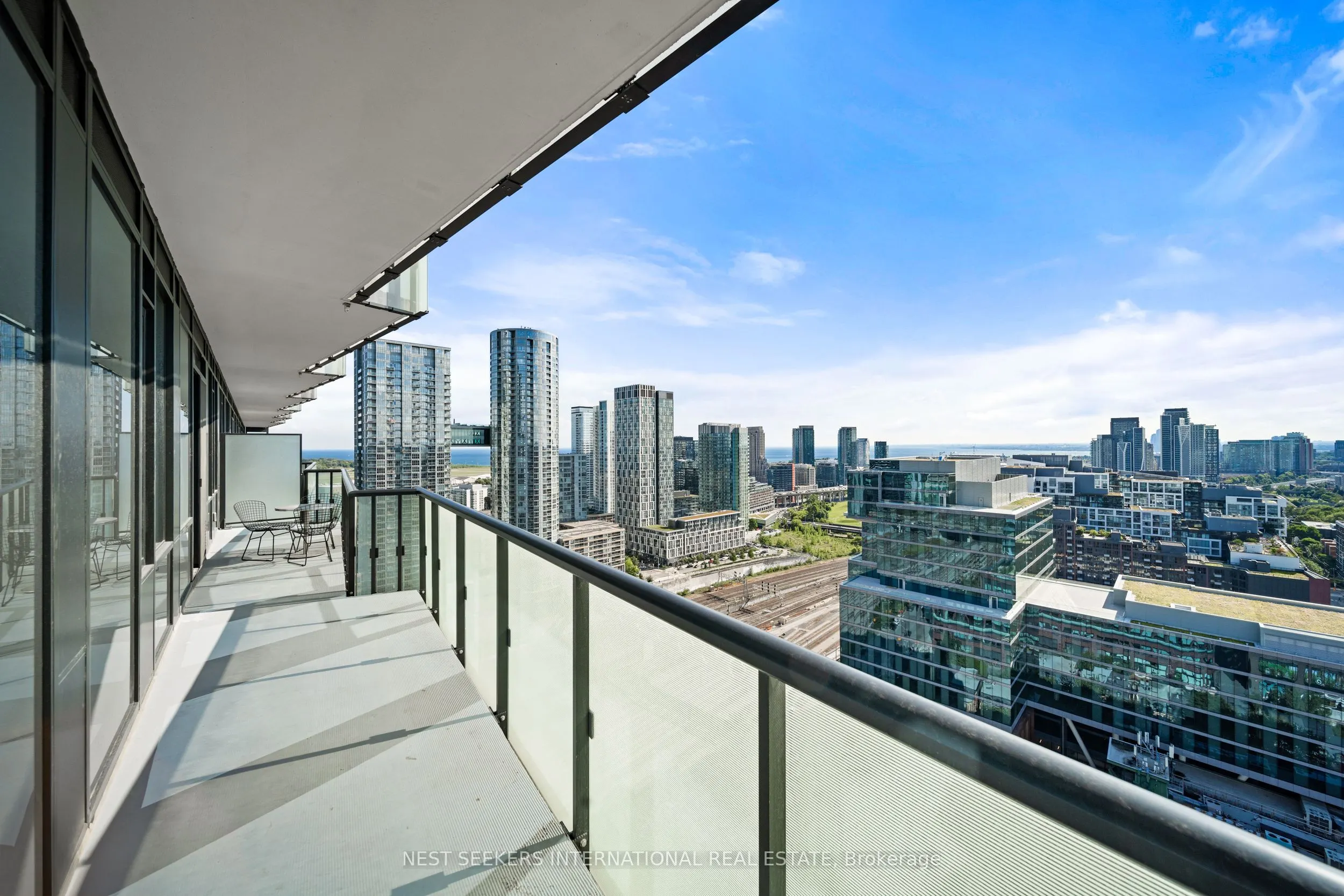 480 Front Street W, #PH2