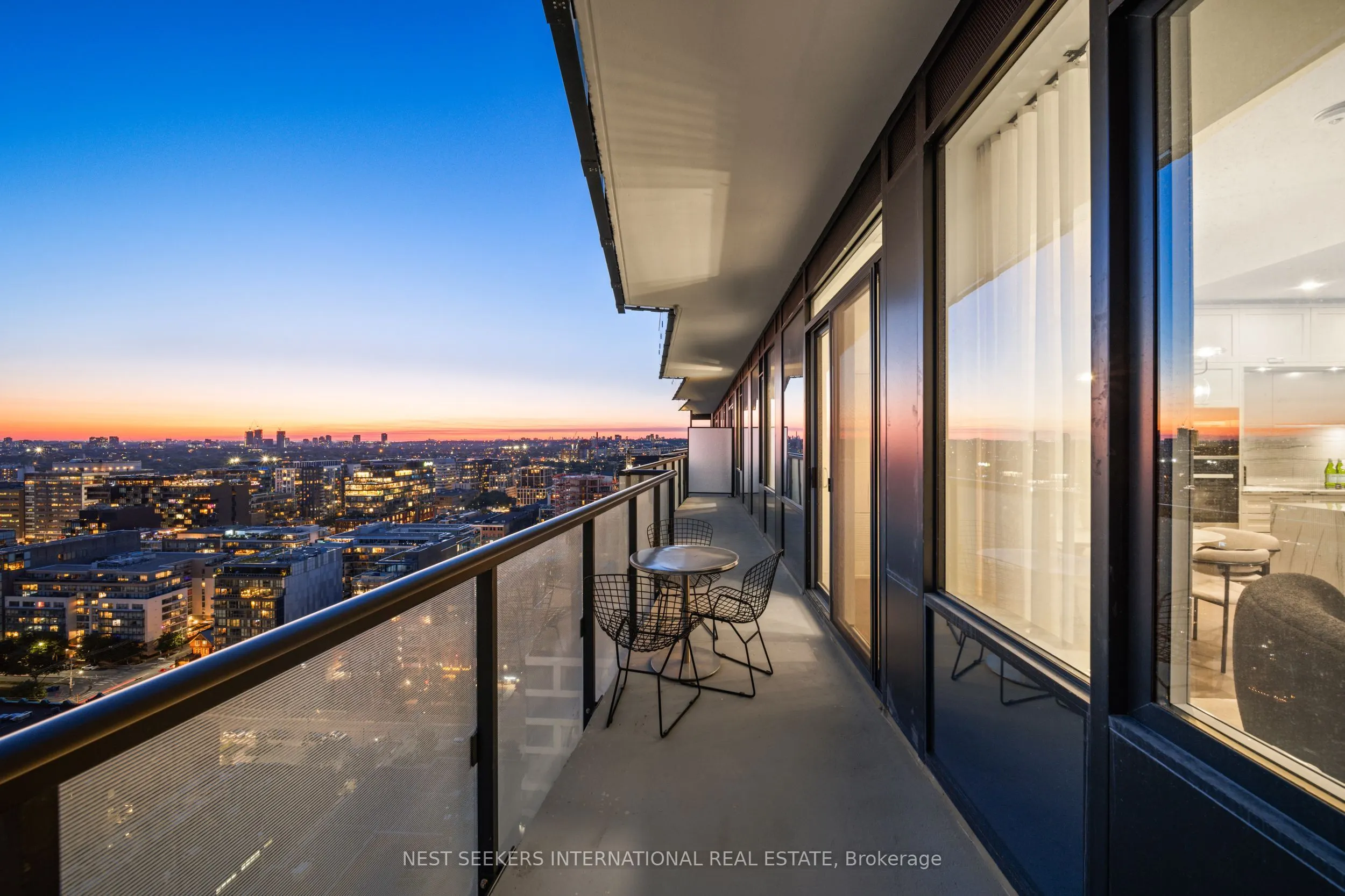 480 Front Street W, #PH2