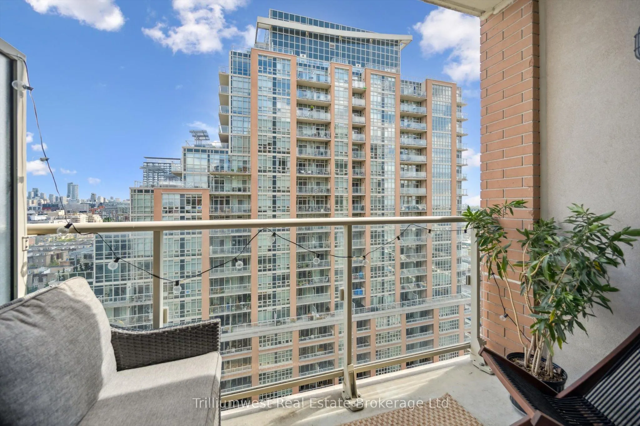 85 East Liberty Street E, #1712