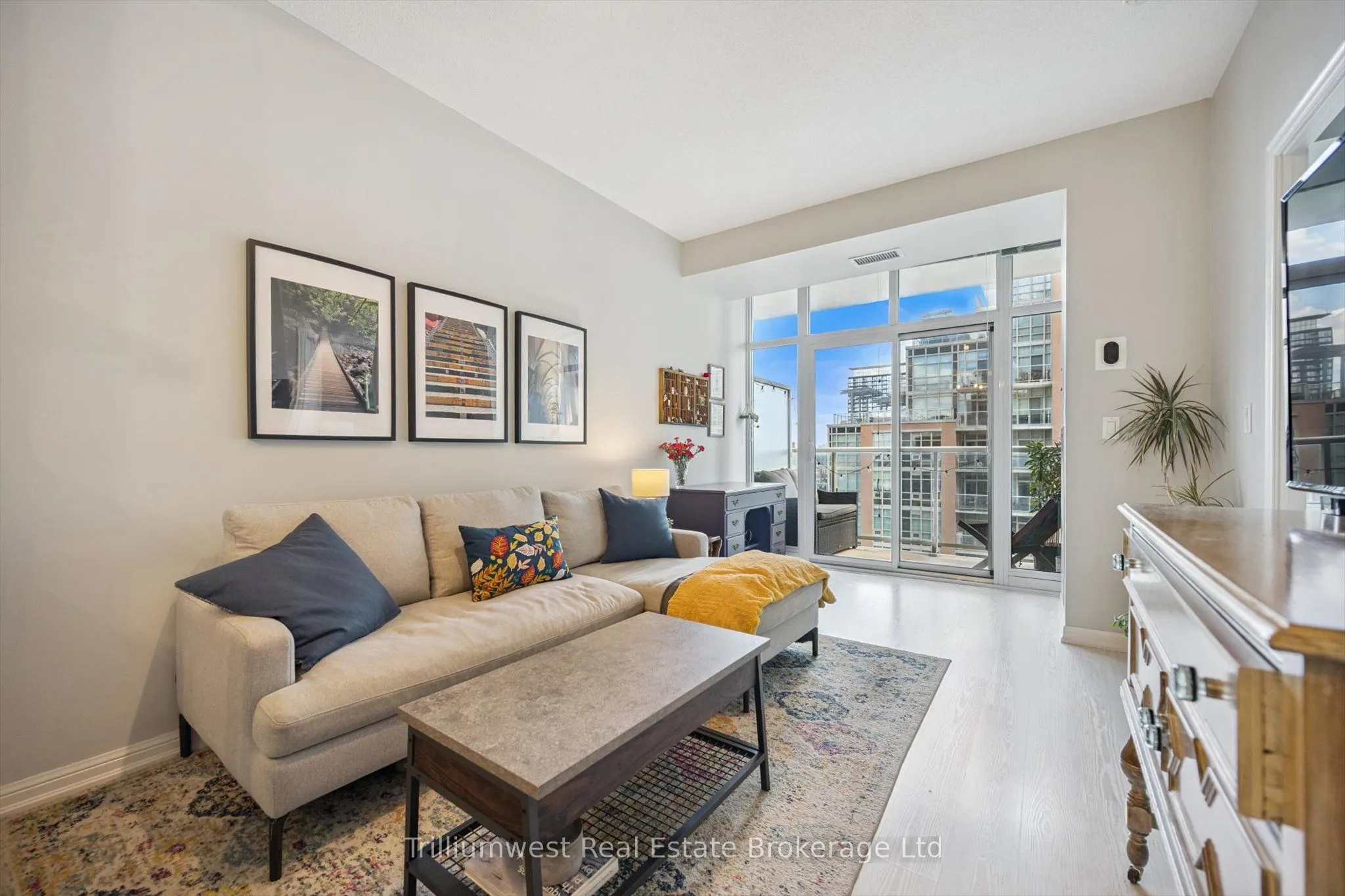 85 East Liberty Street E, #1712