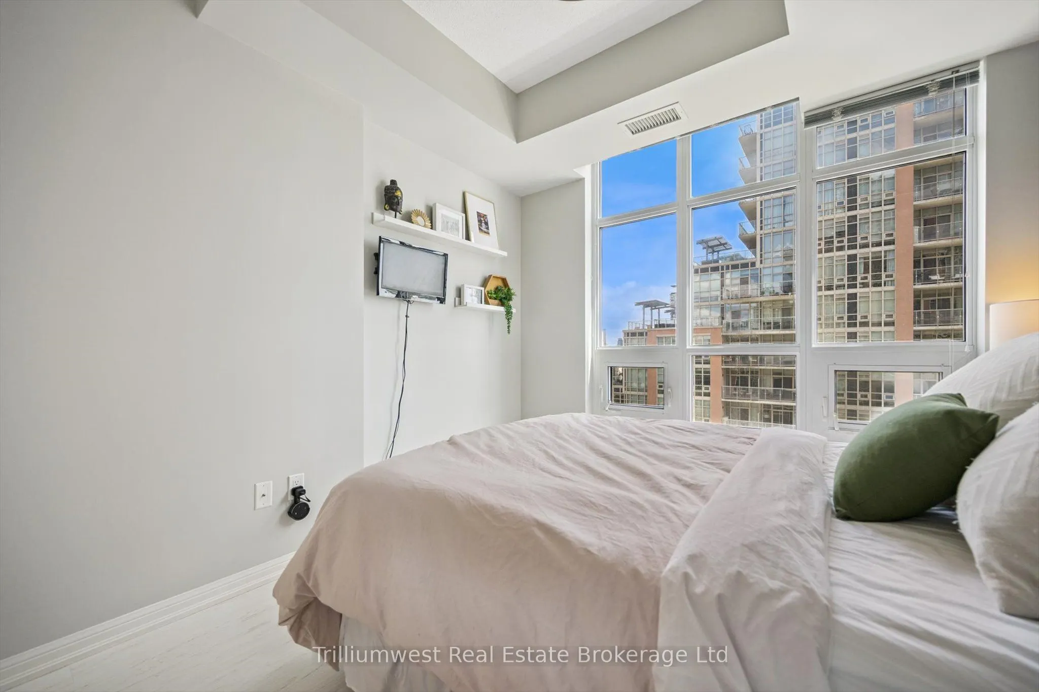 85 East Liberty Street E, #1712