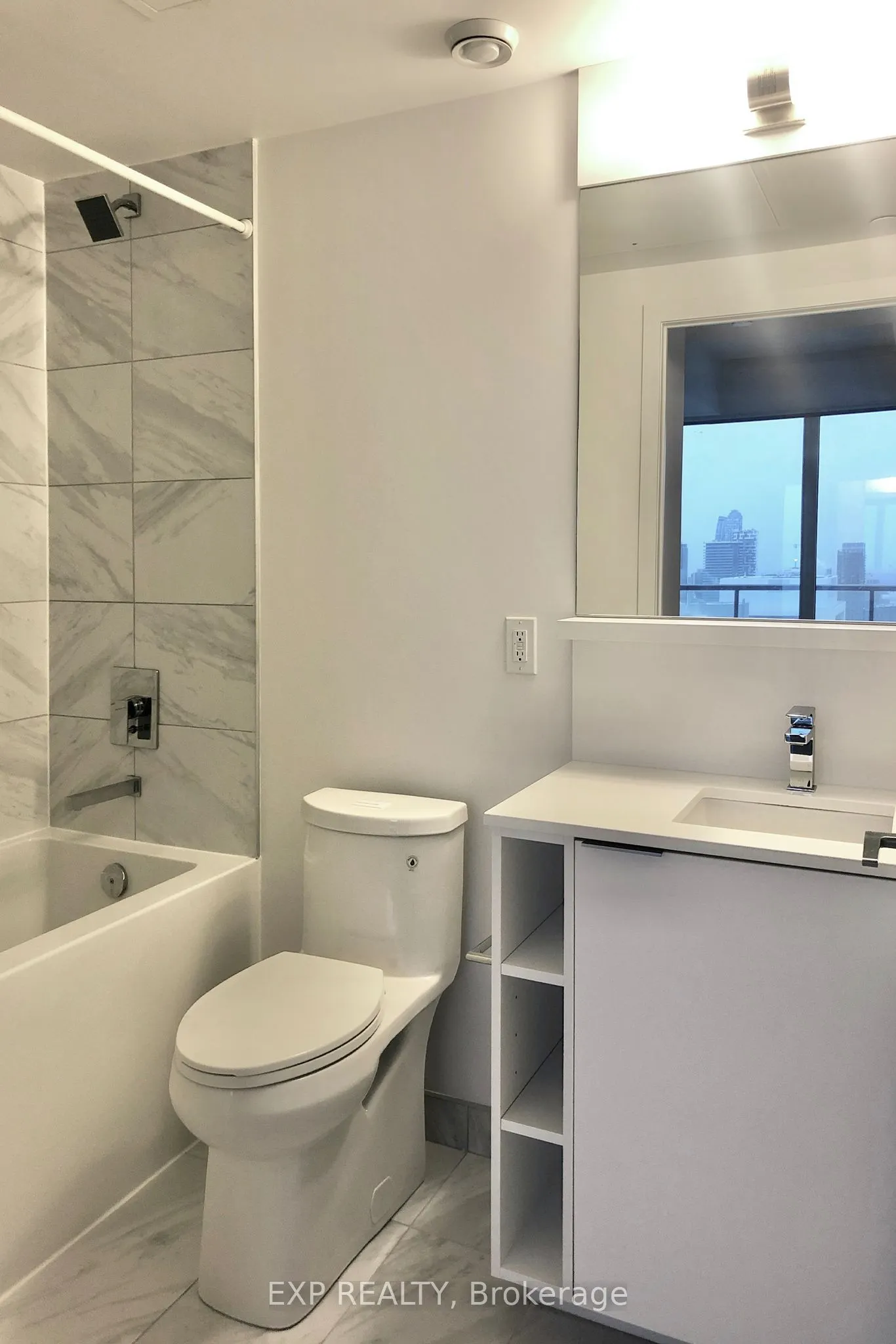 85 Wood Street, #4216