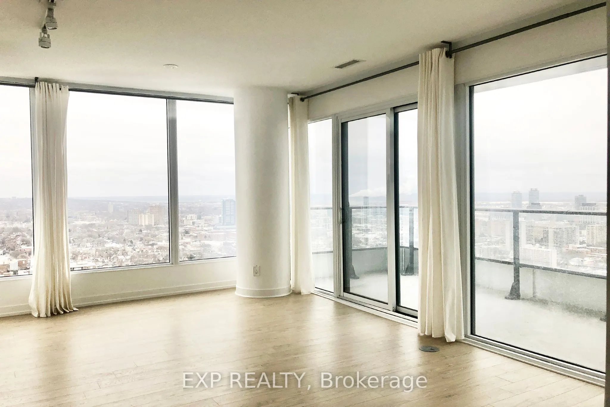 85 Wood Street, #4216