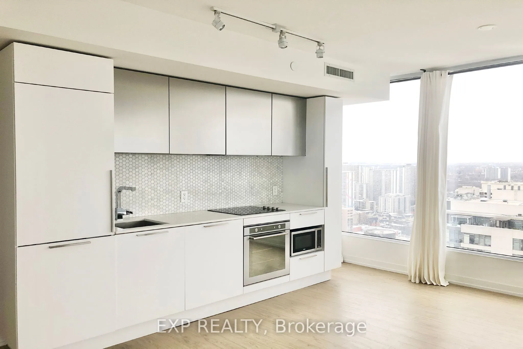 85 Wood Street, #4216