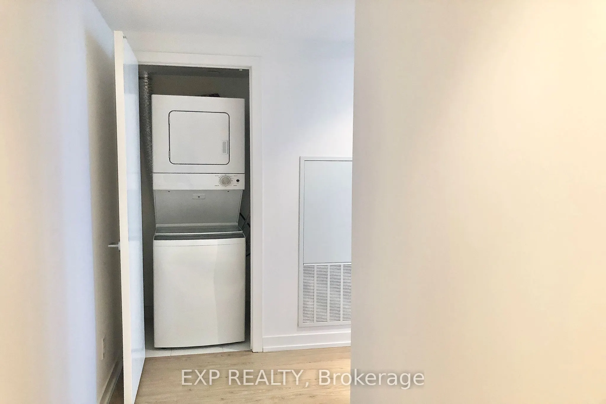 85 Wood Street, #4216