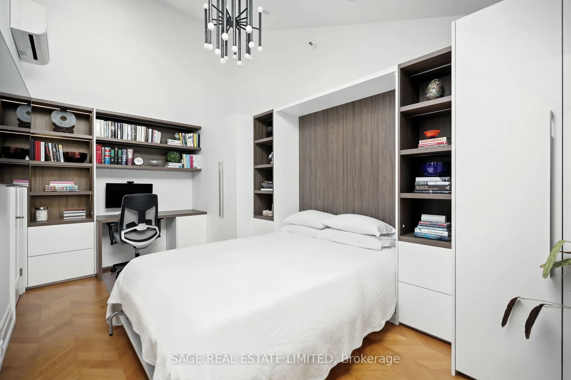 670 Richmond Street W, #205