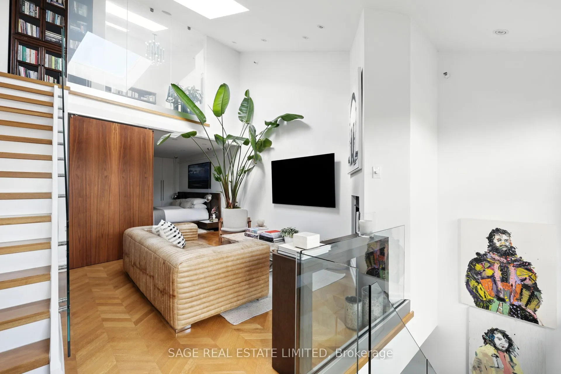 670 Richmond Street W, #205