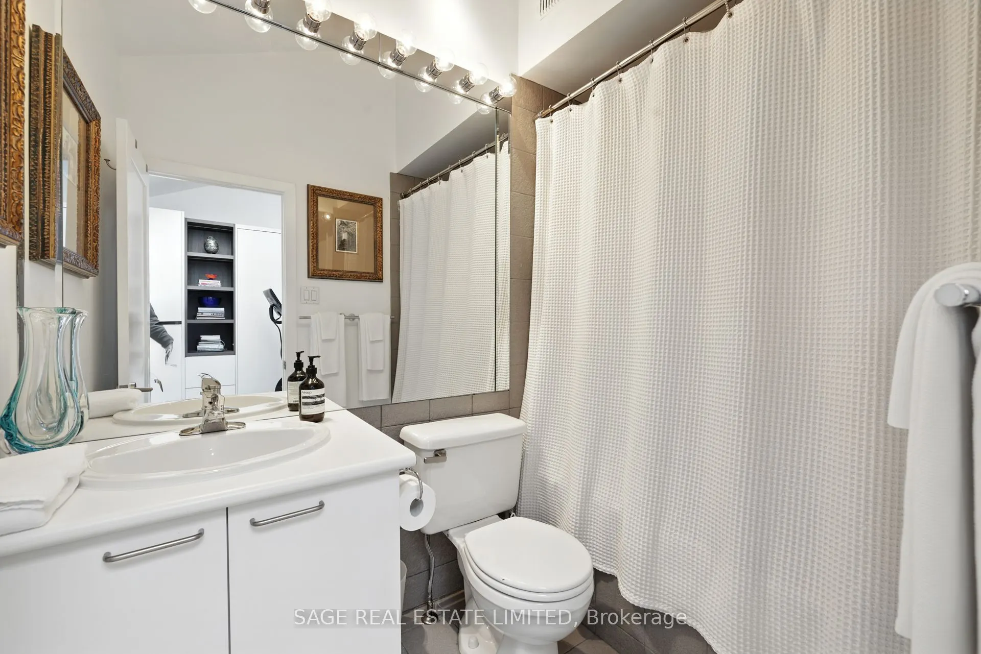 670 Richmond Street W, #205
