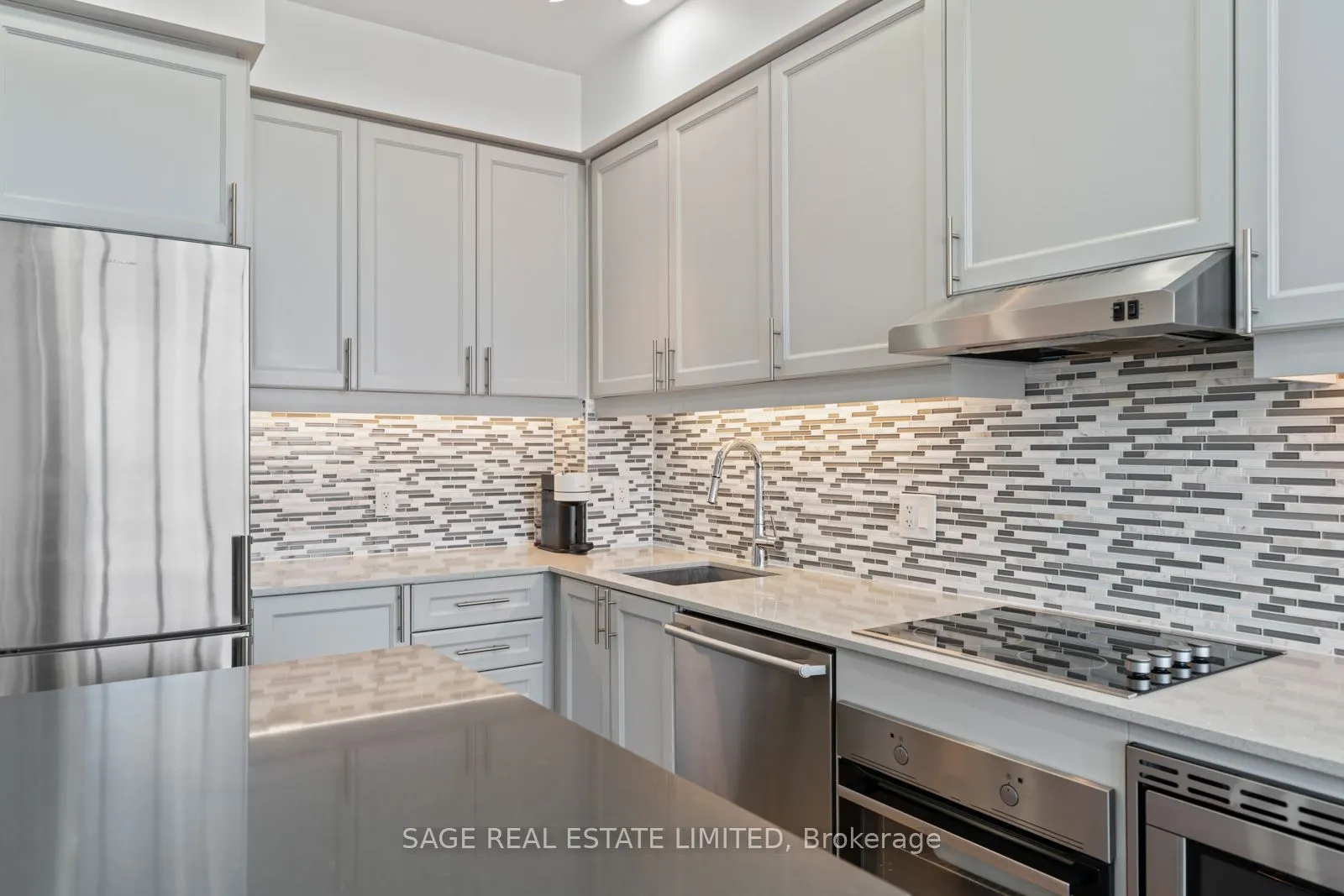 7 Kenaston Gardens, #617