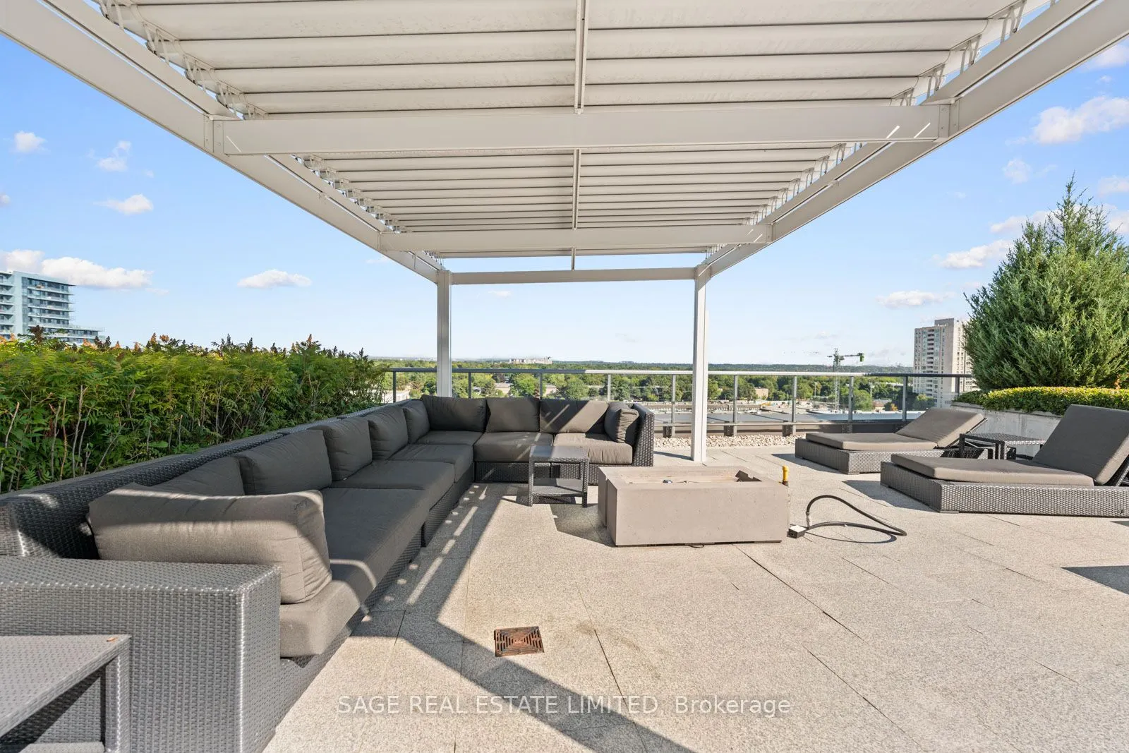 7 Kenaston Gardens, #617