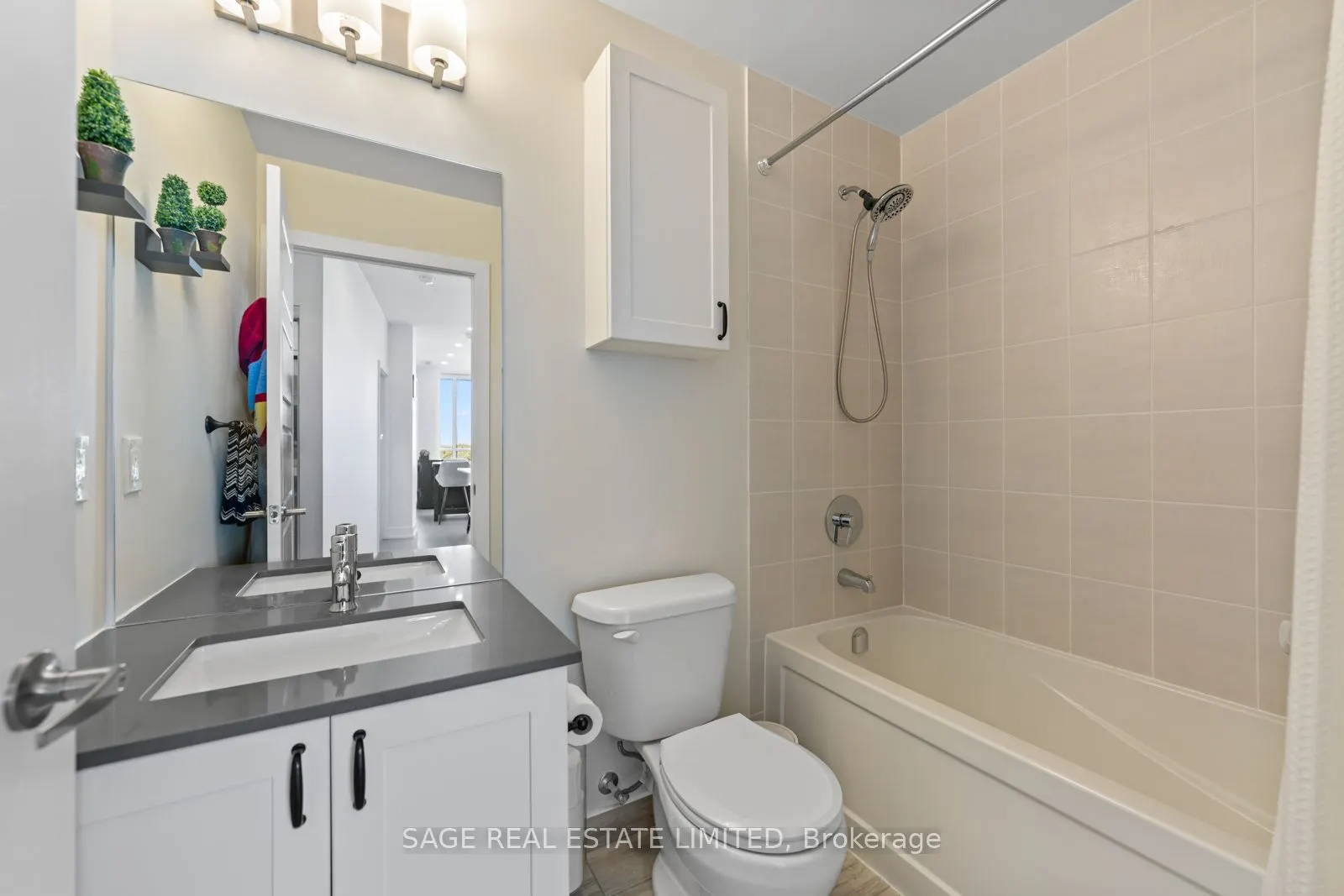 7 Kenaston Gardens, #617
