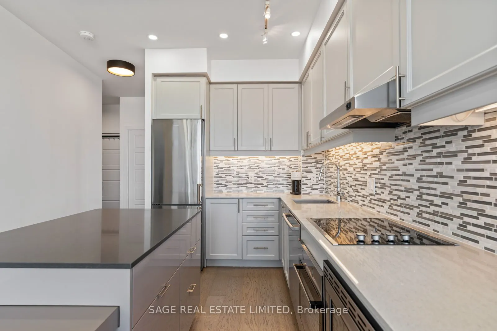 7 Kenaston Gardens, #617