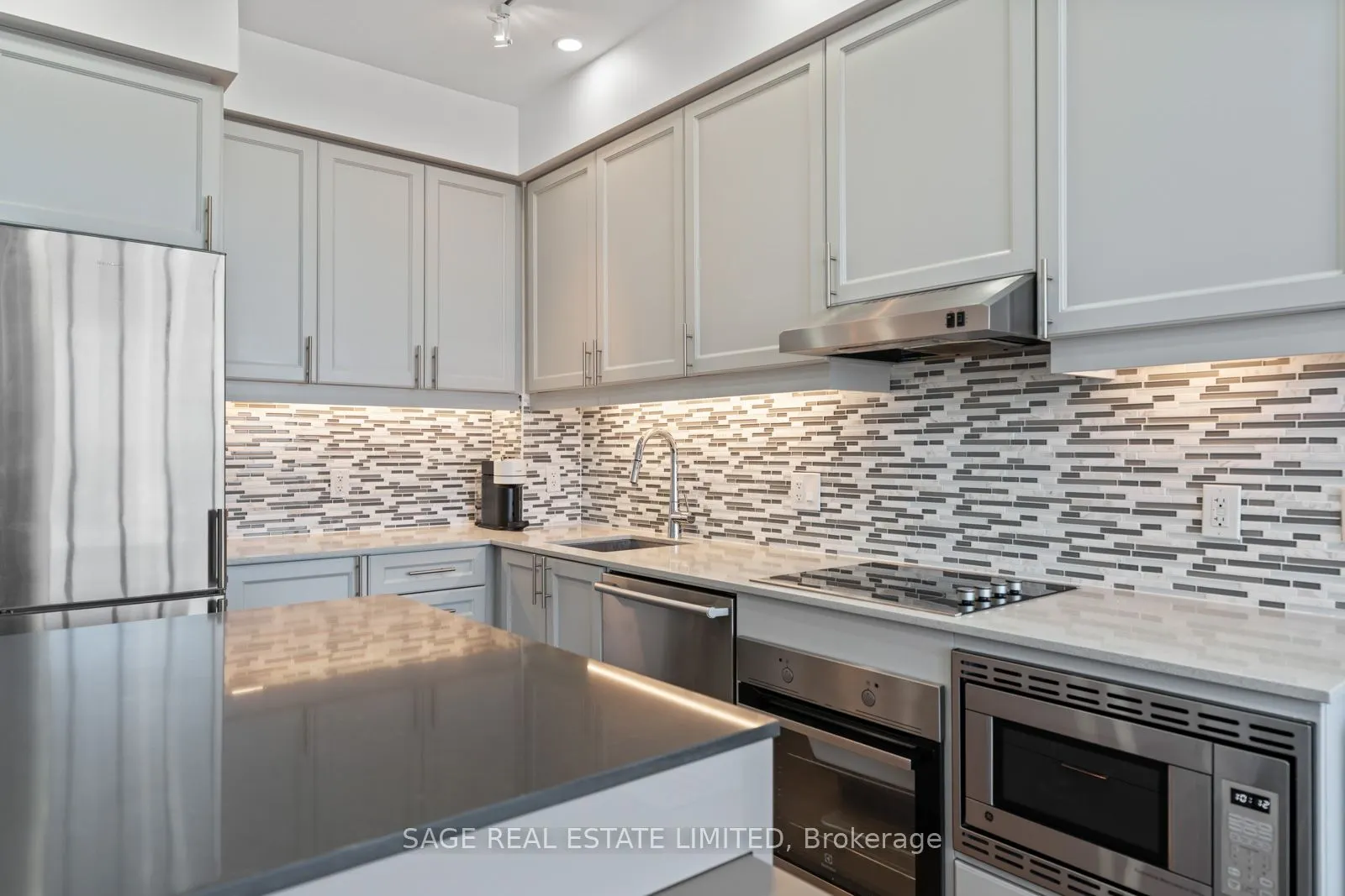 7 Kenaston Gardens, #617