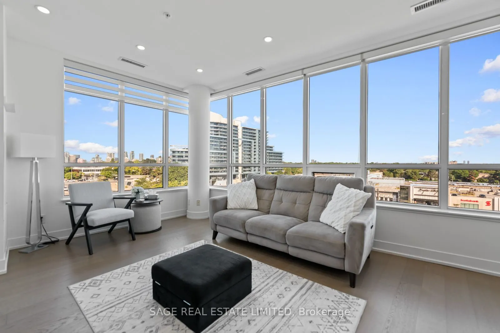7 Kenaston Gardens, #617