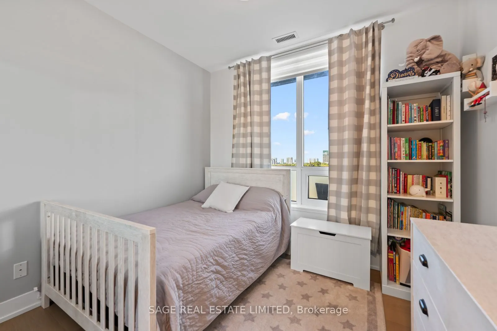 7 Kenaston Gardens, #617