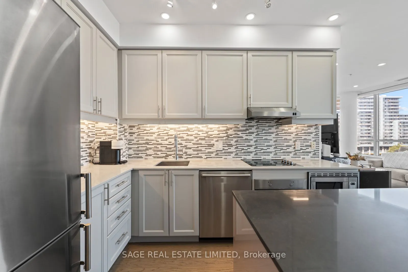 7 Kenaston Gardens, #617