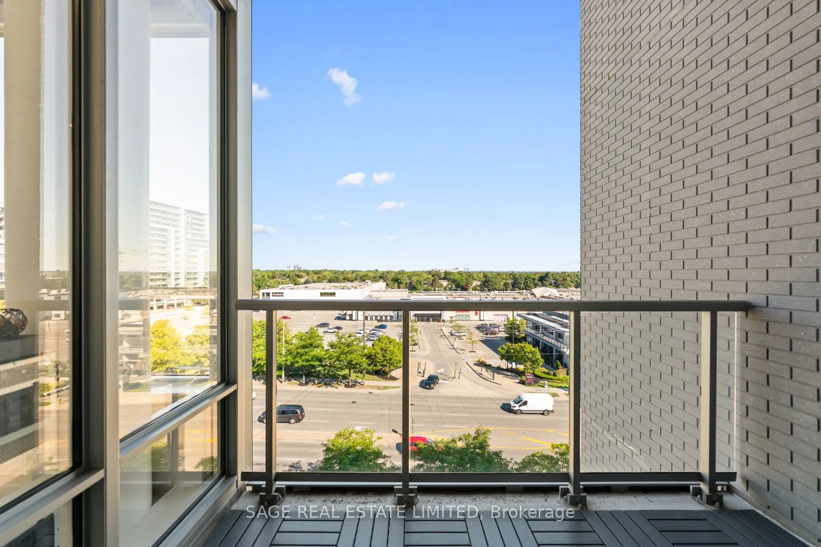 7 Kenaston Gardens, #617