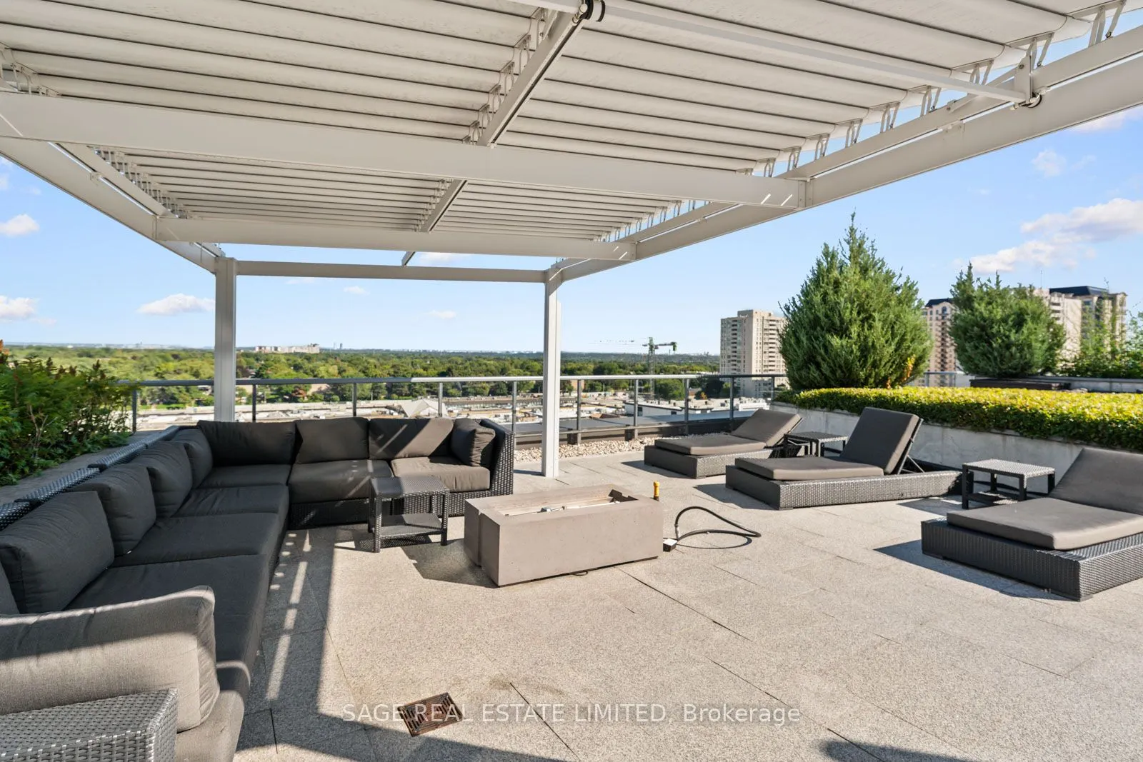 7 Kenaston Gardens, #617