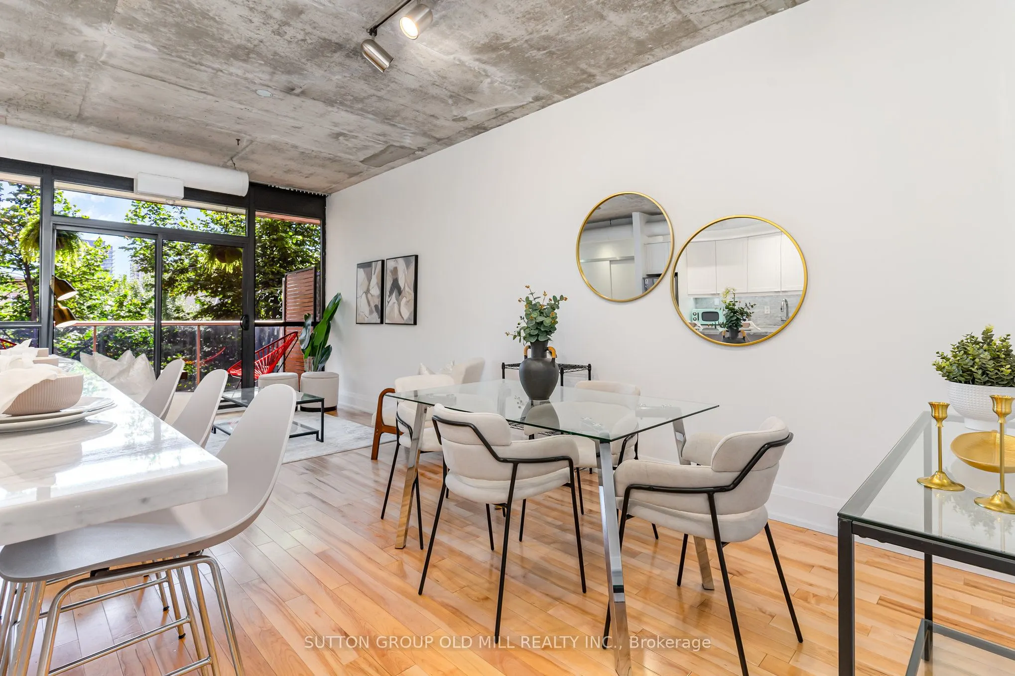62 Niagara Street, #320