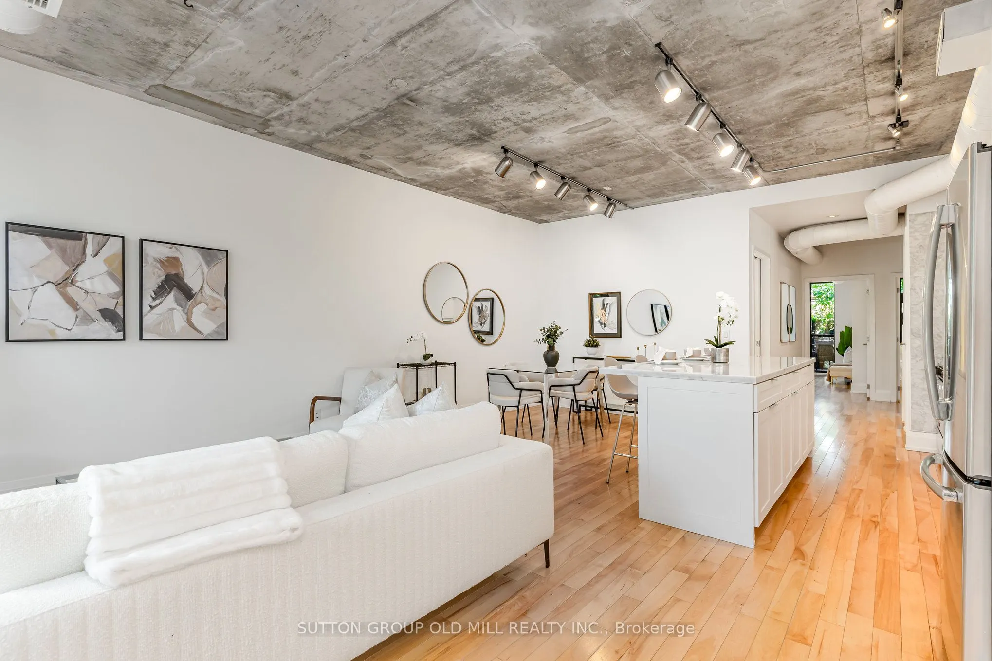 62 Niagara Street, #320